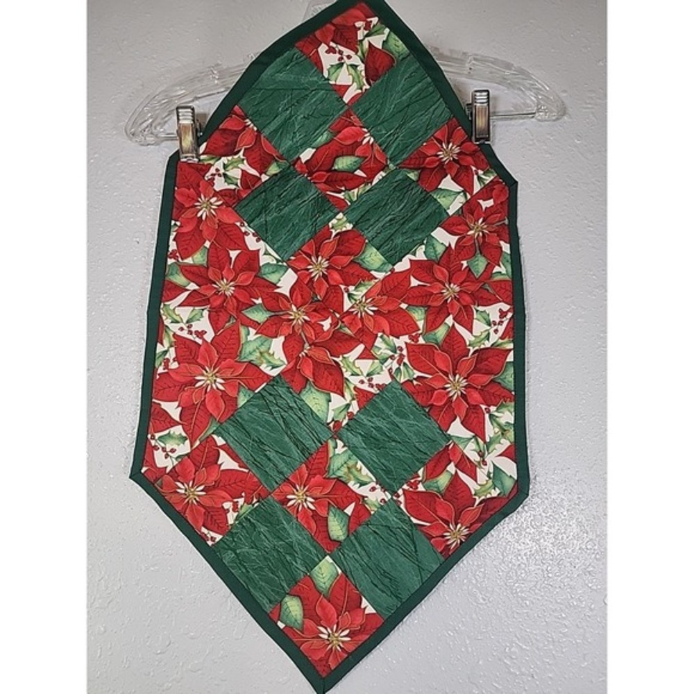 Handmade Patchwork Table Topper Runner Christmas Decor Red Green poinsettia